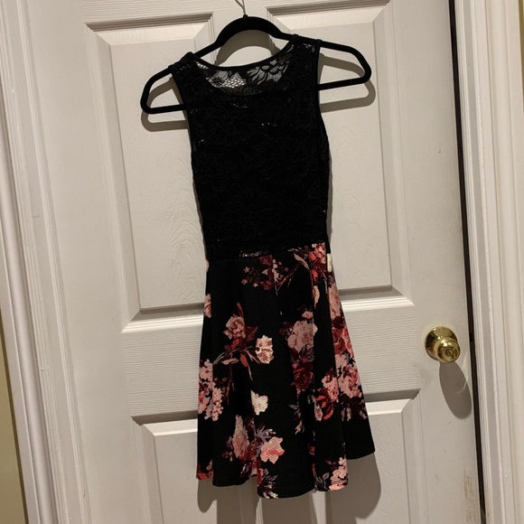 Black, flowered, lace back dress - Picture 2 of 2